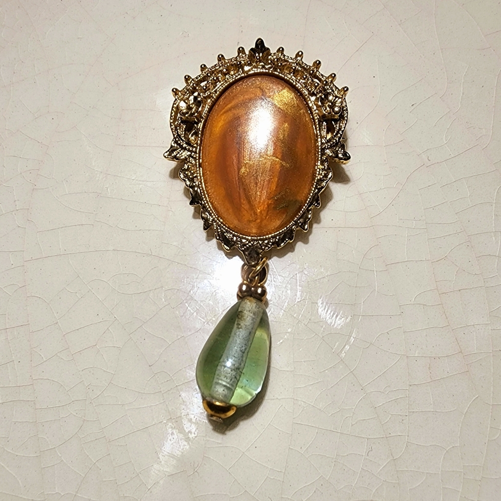 1928 jewelry Victorian amber color cameo style iridescent bead brooch
